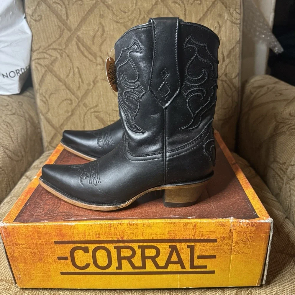 Corral Women's Black Embroidery‎ Ankle Boot Z5111 Size 7 New